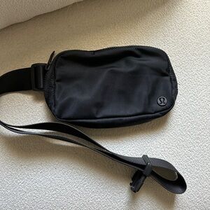 Lululemon - Everywhere Belt Bag (Black)